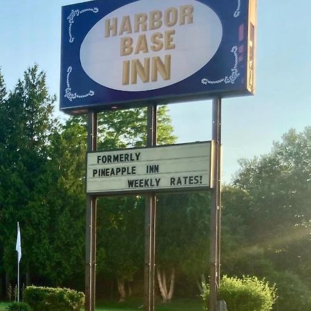Harbor Base Inn Newport Exterior photo