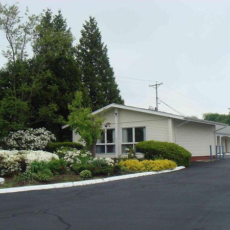 Harbor Base Inn Newport Exterior photo