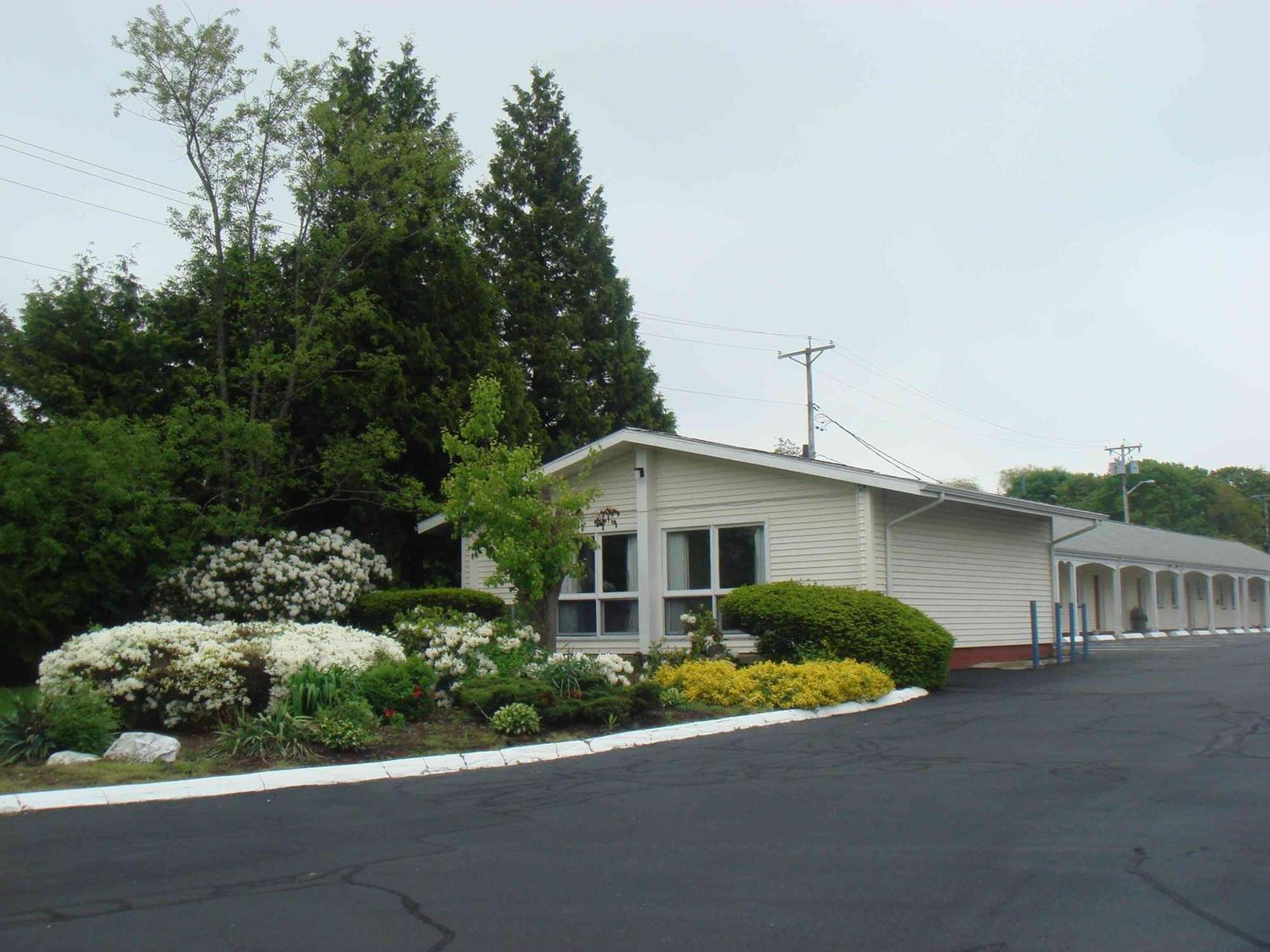 Harbor Base Inn Newport Exterior photo